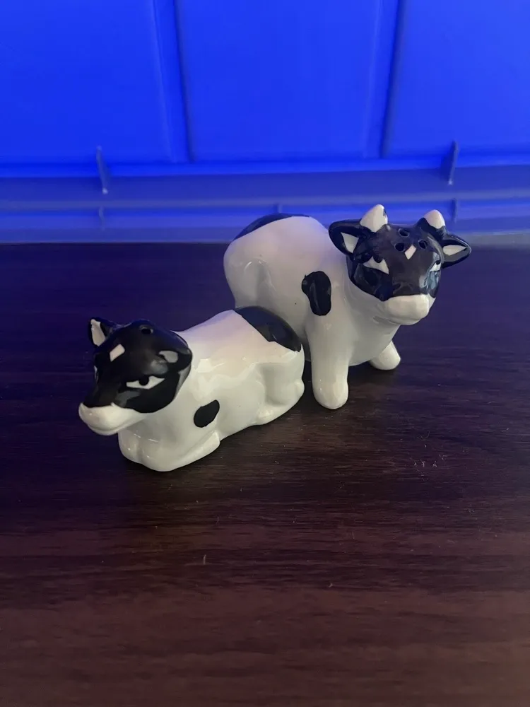 Black and White Cows Salt & Pepper Shakers